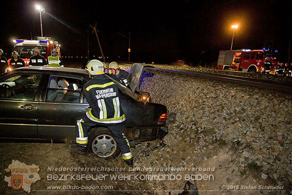 20150406_Fahrzeugbrand_Wampersdorf_09