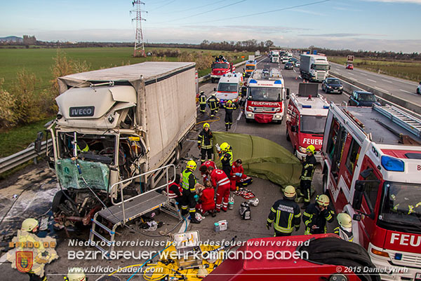 20151116 Lkw Auffahrunfall auf der A2 vor Bad Vslau RFb Sd   Foto: Daniel Wirth