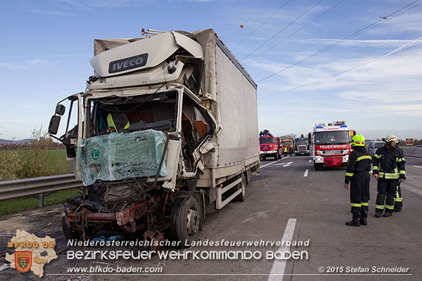 20151116 Lkw Auffahrunfall auf der A2 vor Bad Vslau RFb Sd   Foto: Stefan Schneider