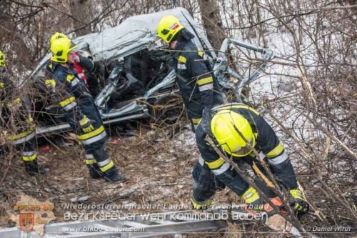20160123 Verkehrsunfall mit Menschenrettung auf der A2 Rfb Sd bei Leobersdorf  Foto:  Daniel Wirth 
