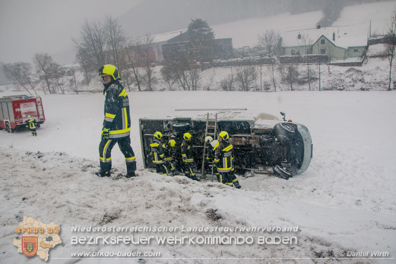 20160123 Wohnmobil verunfallt auf der LB18 bei Altenmarkt a.d.Triesting  Foto: © Daniel Wirth