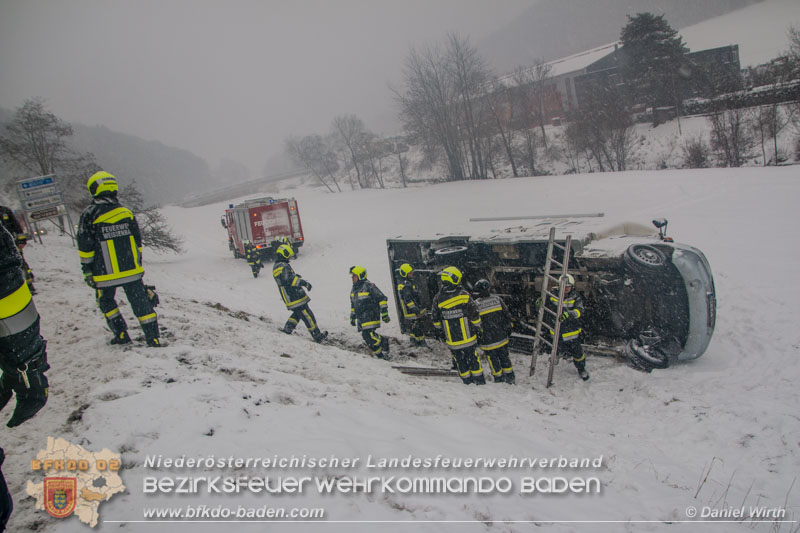 20160123 Wohnmobil verunfallt auf der LB18 bei Altenmarkt a.d.Triesting  Foto: © Daniel Wirth