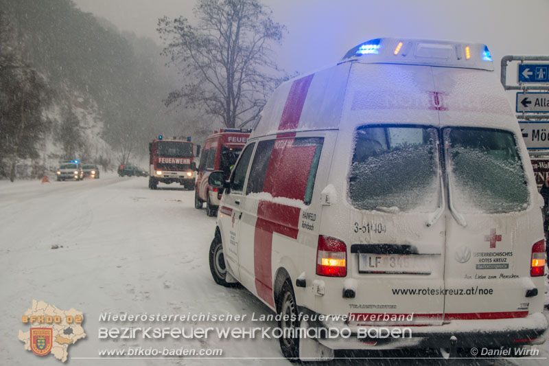 20160123 Wohnmobil verunfallt auf der LB18 bei Altenmarkt a.d.Triesting  Foto: © Daniel Wirth