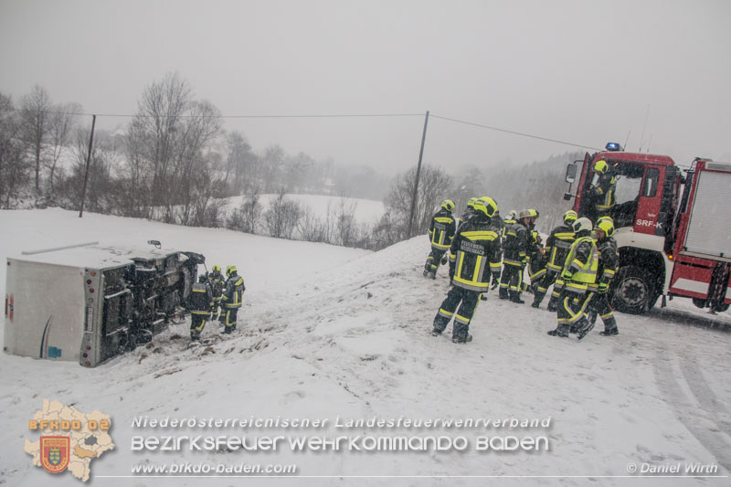 20160123 Wohnmobil verunfallt auf der LB18 bei Altenmarkt a.d.Triesting  Foto: © Daniel Wirth