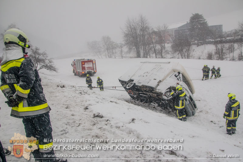 20160123 Wohnmobil verunfallt auf der LB18 bei Altenmarkt a.d.Triesting  Foto: © Daniel Wirth