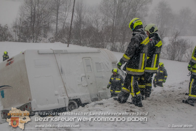 20160123 Wohnmobil verunfallt auf der LB18 bei Altenmarkt a.d.Triesting  Foto: © Daniel Wirth