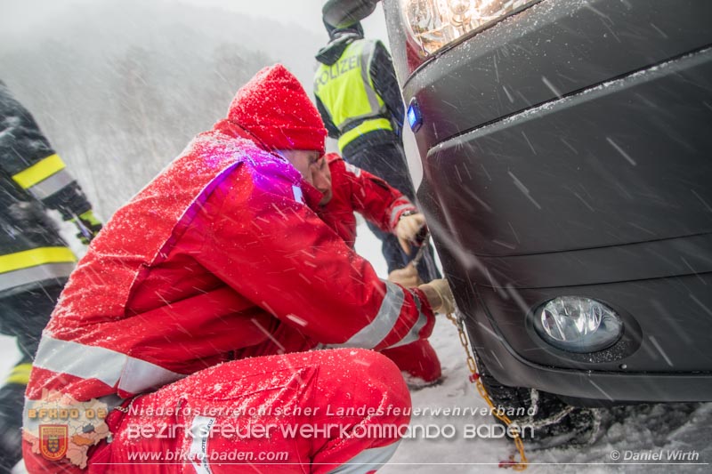 20160123 Wohnmobil verunfallt auf der LB18 bei Altenmarkt a.d.Triesting Foto: © Daniel Wirth 20160123 Wohnmobil verunfallt auf der LB18 bei Altenmarkt a.d.Triesting Foto: © Daniel Wirth