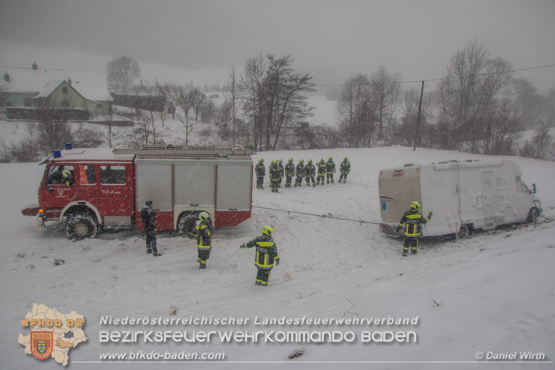 20160123 Wohnmobil verunfallt auf der LB18 bei Altenmarkt a.d.Triesting  Foto: © Daniel Wirth