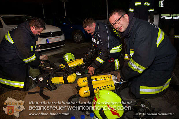 20160312 Brand eines berdachten Brennholzlagerplatz in Tattendorf  Foto:  Stefan Schneider