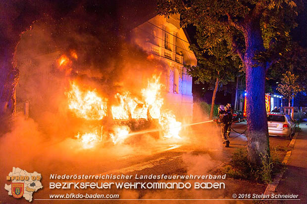 20160608 Kleintransporter in Vollbrand in Baden Weikersdorf  Foto:  Stefan Schneider