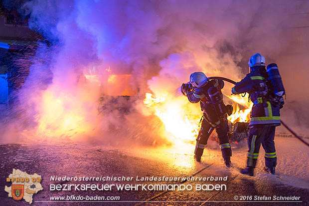 20160608 Kleintransporter in Vollbrand in Baden Weikersdorf  Foto:  Stefan Schneider