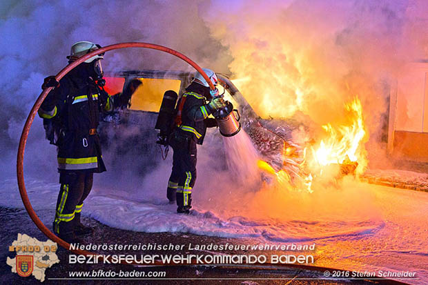 20160608 Kleintransporter in Vollbrand in Baden Weikersdorf  Foto:  Stefan Schneider