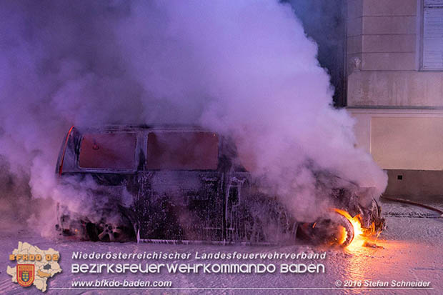 20160608 Kleintransporter in Vollbrand in Baden Weikersdorf  Foto:  Stefan Schneider