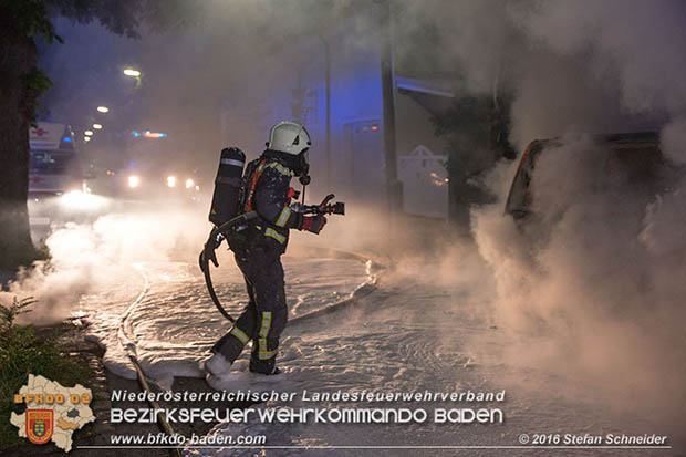 20160608 Kleintransporter in Vollbrand in Baden Weikersdorf  Foto:  Stefan Schneider