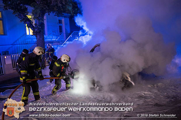 20160608 Kleintransporter in Vollbrand in Baden Weikersdorf  Foto:  Stefan Schneider