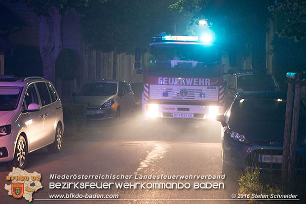 20160608 Kleintransporter in Vollbrand in Baden Weikersdorf  Foto:  Stefan Schneider