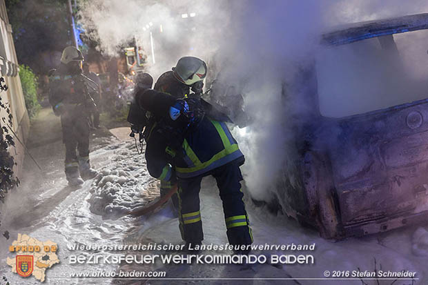 20160608 Kleintransporter in Vollbrand in Baden Weikersdorf  Foto:  Stefan Schneider