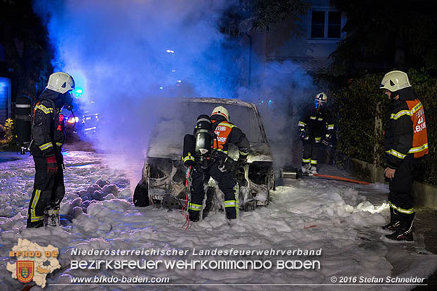 20160608 Kleintransporter in Vollbrand in Baden Weikersdorf  Foto:  Stefan Schneider