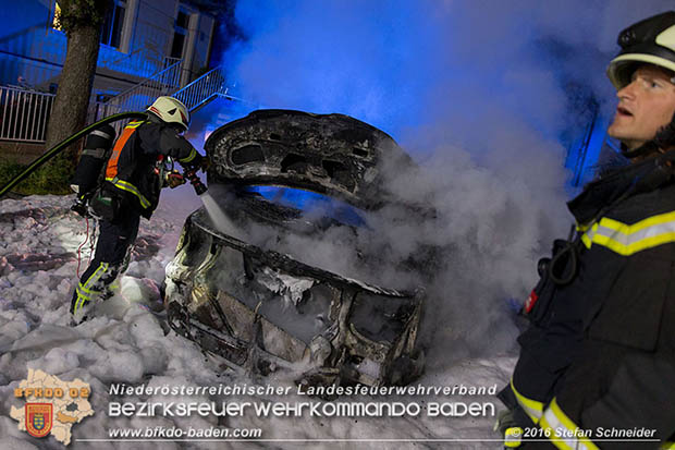 20160608 Kleintransporter in Vollbrand in Baden Weikersdorf  Foto:  Stefan Schneider