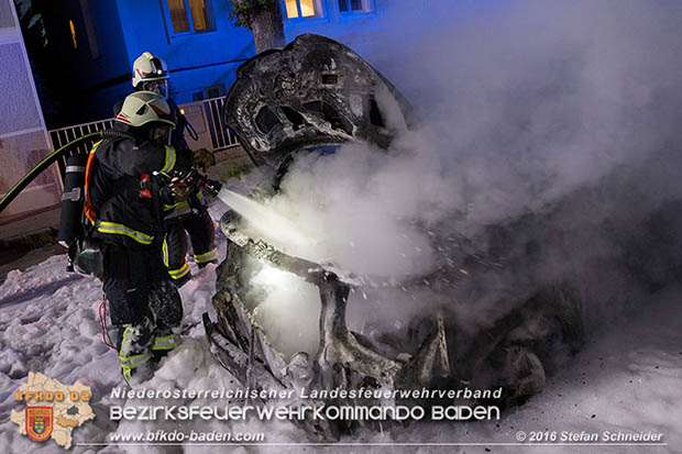 20160608 Kleintransporter in Vollbrand in Baden Weikersdorf  Foto:  Stefan Schneider