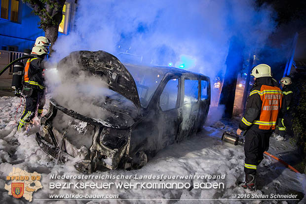 20160608 Kleintransporter in Vollbrand in Baden Weikersdorf  Foto:  Stefan Schneider