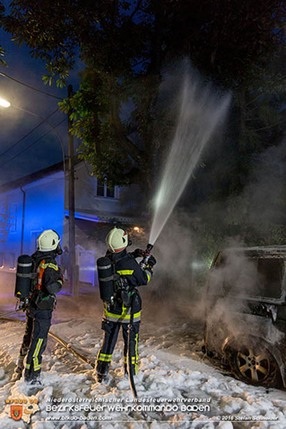 20160608 Kleintransporter in Vollbrand in Baden Weikersdorf  Foto:  Stefan Schneider