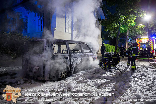 20160608 Kleintransporter in Vollbrand in Baden Weikersdorf  Foto:  Stefan Schneider