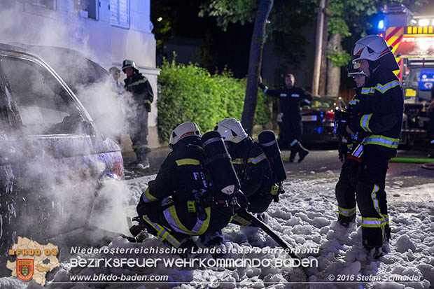 20160608 Kleintransporter in Vollbrand in Baden Weikersdorf  Foto:  Stefan Schneider