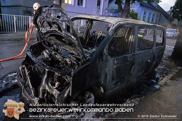 20160608 Kleintransporter in Vollbrand in Baden Weikersdorf  Foto:  Stefan Schneider