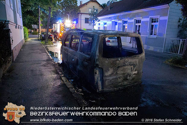 20160608 Kleintransporter in Vollbrand in Baden Weikersdorf  Foto:  Stefan Schneider