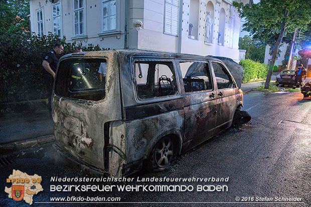 20160608 Kleintransporter in Vollbrand in Baden Weikersdorf  Foto:  Stefan Schneider