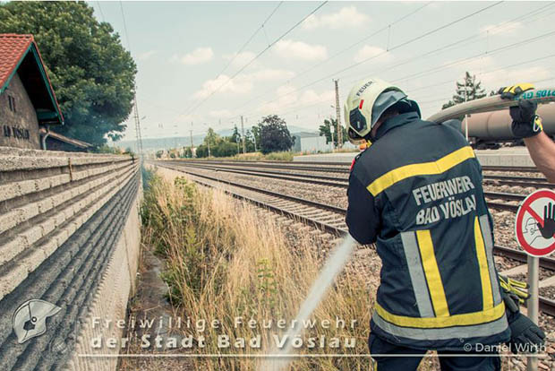 20160625 Flurbrnde auf der Sdbahnstrecke durch defekte Bremse eines Gterzuges  Foto:   Daniel Wirth