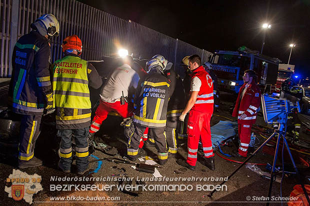20160711 Verkehrsunfall mit Personenrettung am Autobahnzubringer Bad Vöslau  Foto: © Stefan Schneider