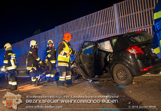 20160711 Verkehrsunfall mit Personenrettung am Autobahnzubringer Bad Vöslau  Foto: © Daniel Wirth