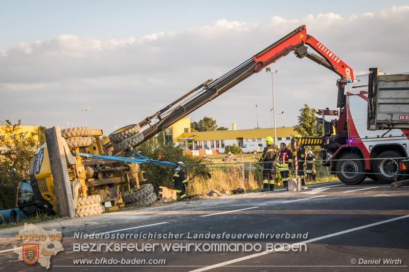 20160817 Baggerbergung Teesdorf, Foto Daniel Wirth 20160817 Baggerbergung Teesdorf, Foto Daniel Wirth