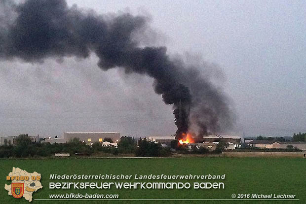 20160913 Brand bei Gewerbebetrieb in Enzesfeld  Foto:  Michael Lechner