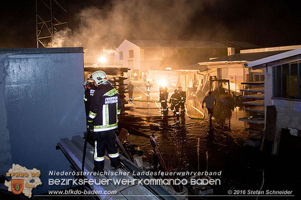 20160913 Brand bei Gewerbebetrieb in Enzesfeld  Foto:  Stefan Schneider