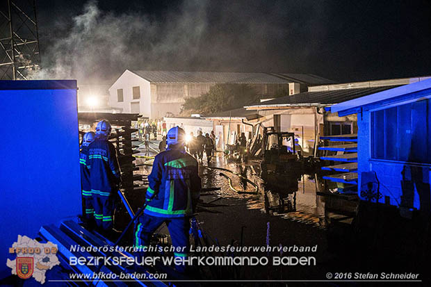 20160913 Brand bei Gewerbebetrieb in Enzesfeld  Foto:  Stefan Schneider