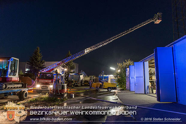 20160913 Brand bei Gewerbebetrieb in Enzesfeld  Foto:  Stefan Schneider