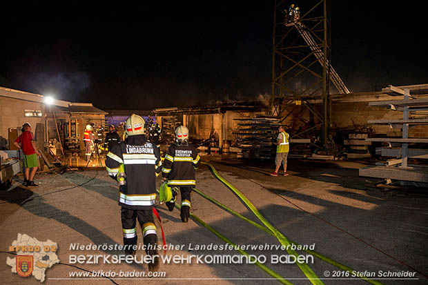 20160913 Brand bei Gewerbebetrieb in Enzesfeld  Foto:  Stefan Schneider