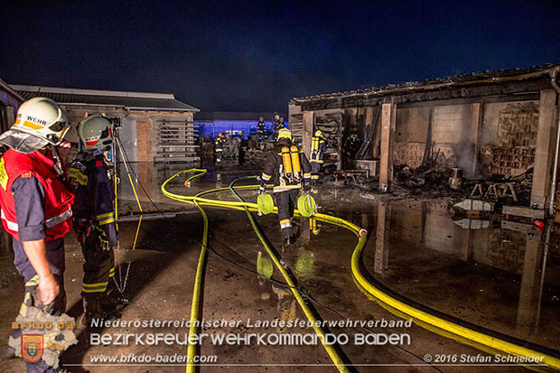 20160913 Brand bei Gewerbebetrieb in Enzesfeld  Foto:  Stefan Schneider