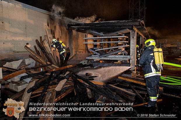 20160913 Brand bei Gewerbebetrieb in Enzesfeld  Foto:  Stefan Schneider