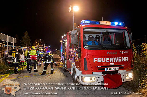 20160913 Brand bei Gewerbebetrieb in Enzesfeld  Foto:  Stefan Schneider