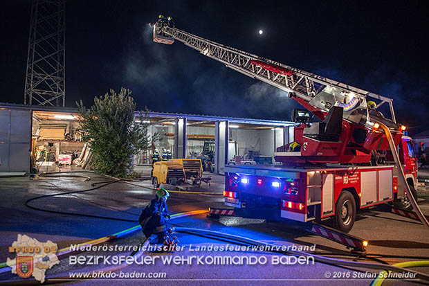 20160913 Brand bei Gewerbebetrieb in Enzesfeld  Foto:  Stefan Schneider