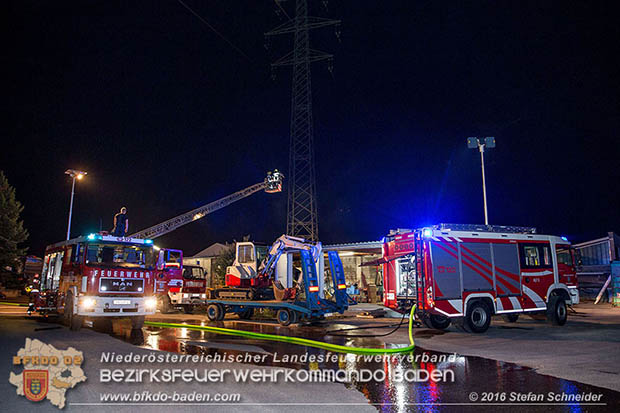 20160913 Brand bei Gewerbebetrieb in Enzesfeld  Foto:  Stefan Schneider