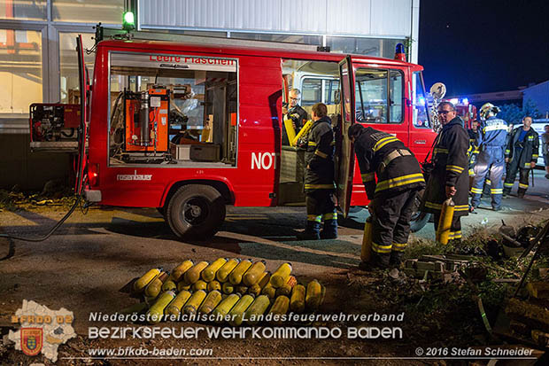 20160913 Brand bei Gewerbebetrieb in Enzesfeld  Foto:  Stefan Schneider