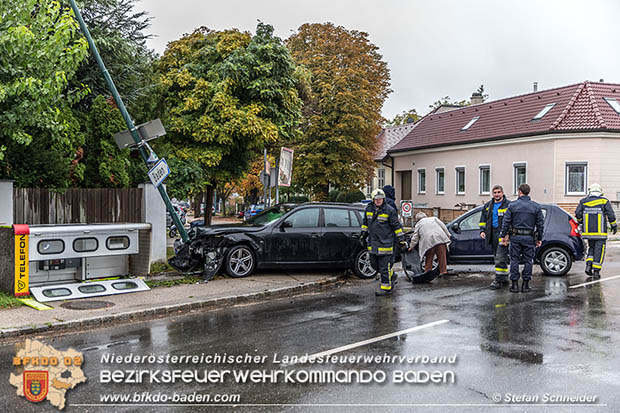 20161018 Verkehrsunfall im Ortsgebiet Pfaffsttten  Foto:  Stefan Schneider