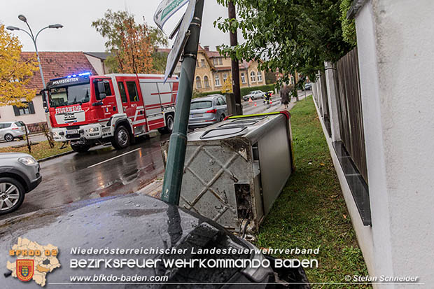 20161018 Verkehrsunfall im Ortsgebiet Pfaffsttten  Foto:  Stefan Schneider