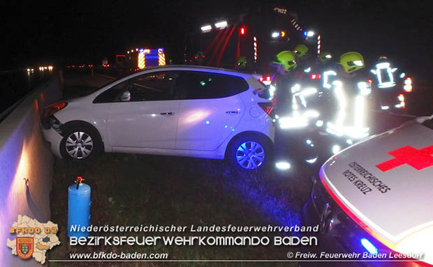 20161020 Verkehrsunfall auf der A2 Baden-Leobersdorf  Foto:  Freiwillige Feuerwehr Baden-Leesdorf