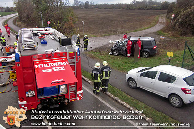 20161119 Schwerer Verkehrsunfall zwischen Tribuswinkel u. Schafflerhof-Siedlung  Foto: © FF Tribuswinkel